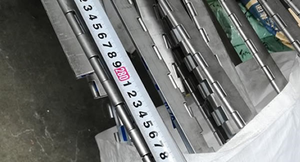 長度3米的不銹鋼長合頁順利完成,東莞廣有五金廠專業(yè)制造東莞合頁，東莞鉸鏈