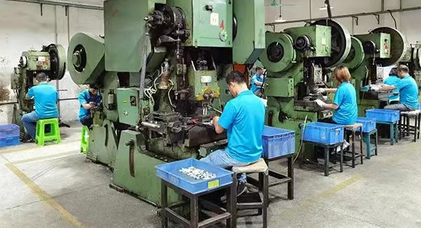 選合頁別糾結(jié)！廣有合頁閉眼入|廣有五金&東莞合頁